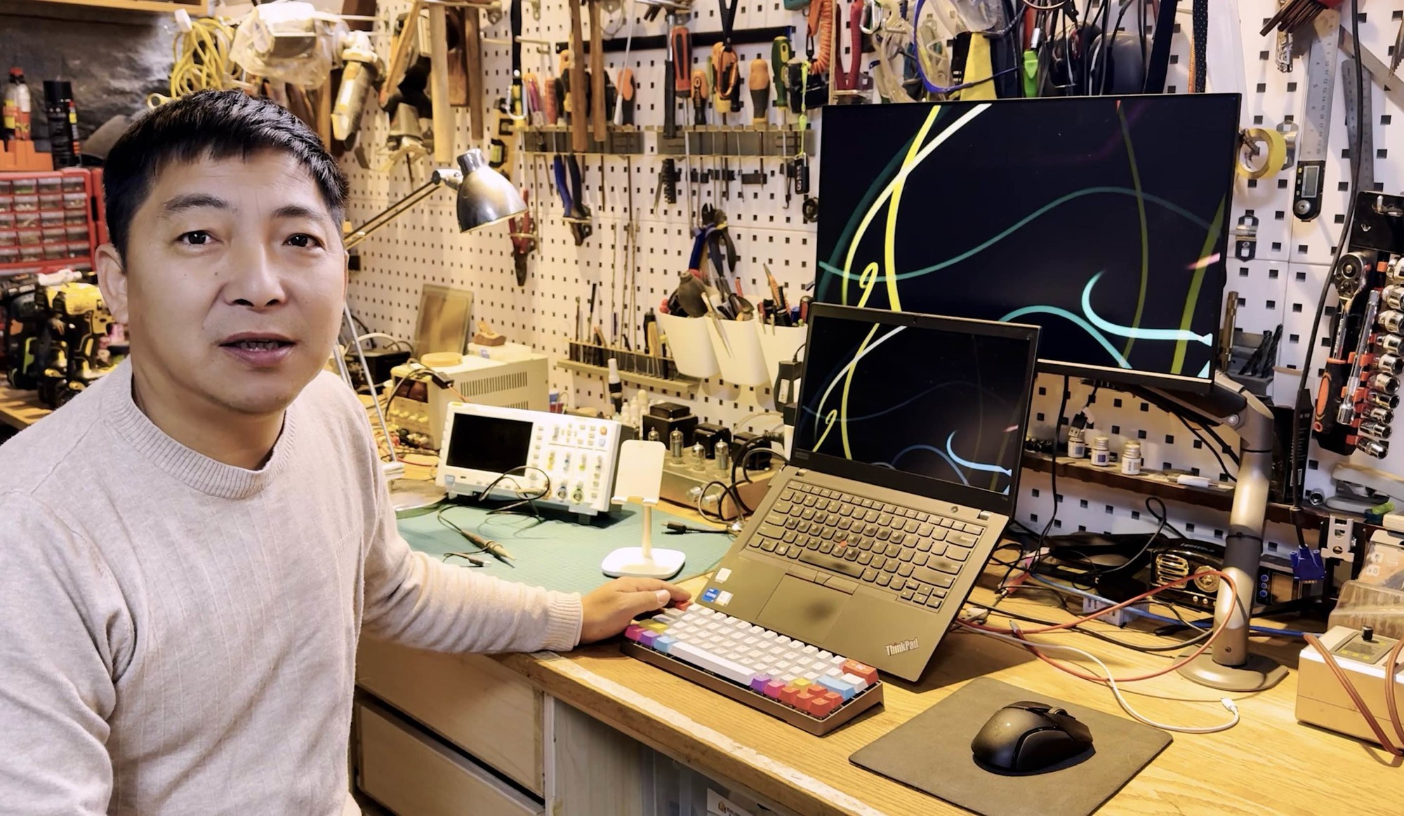 986g至轻、18小时续航与120TOPS算力，ThinkPad X1 Carbon Aura AI上市