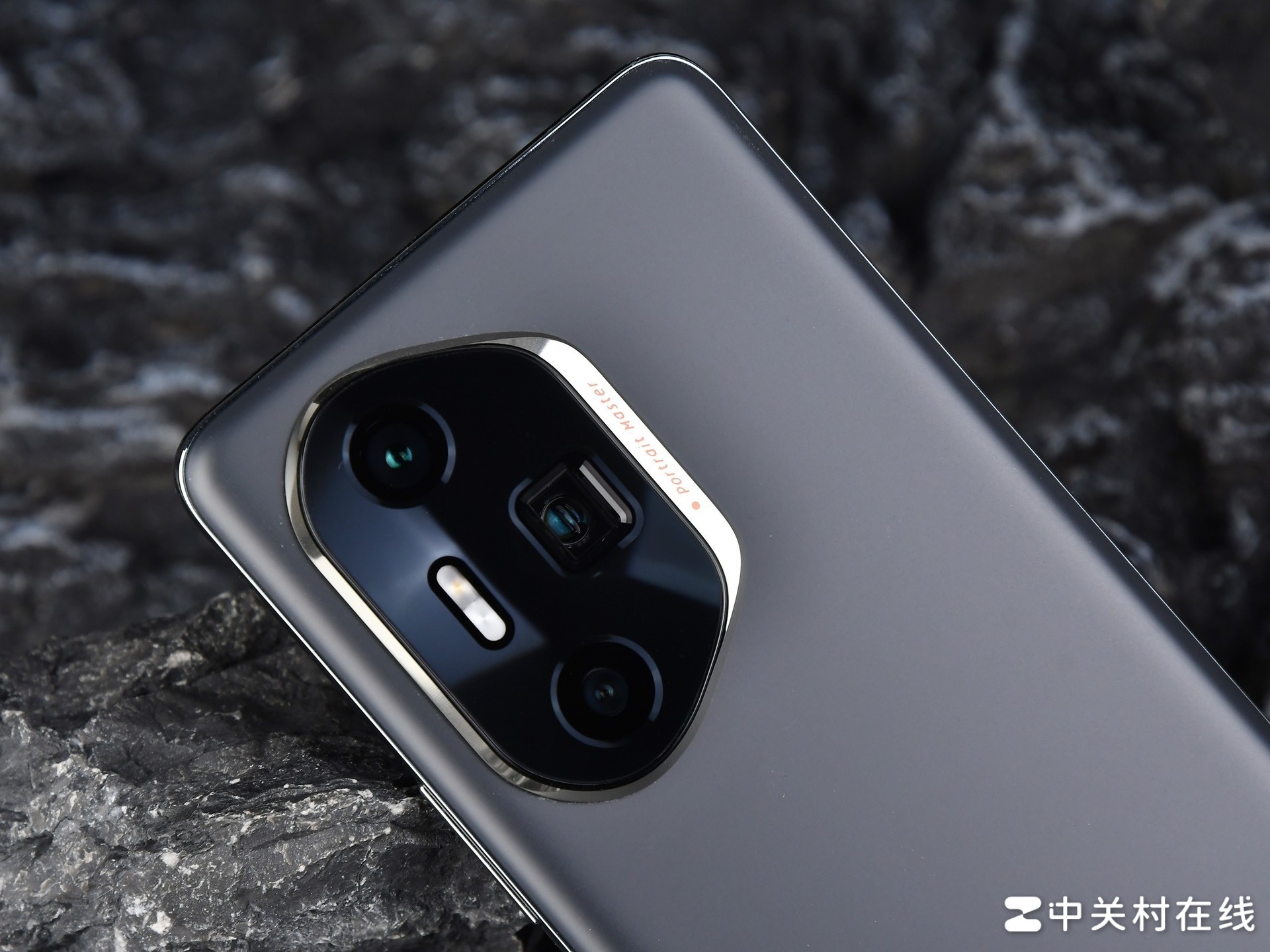 4199元的单反级人像手机 荣耀300 Ultra全面评测