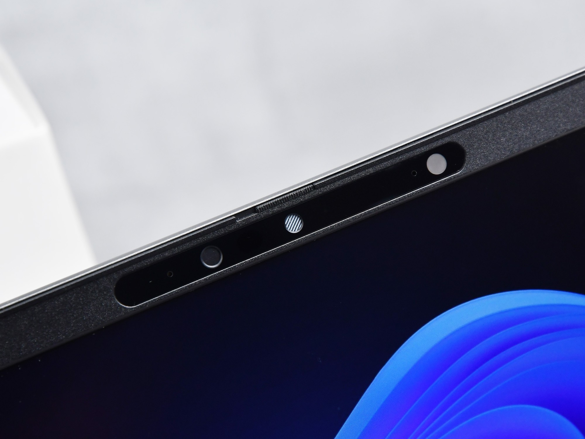 戴尔Latitude 7455评测：14英寸触屏移动办公利器