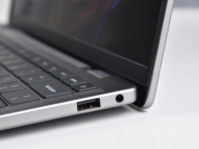 戴尔触摸屏笔记本什么型号_戴尔带触摸屏显示器型号_