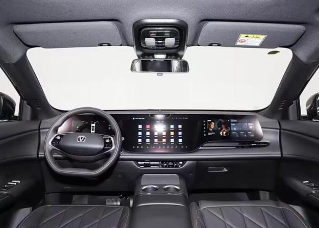 长安CS75 PLUS Ultra正式上市，售13.19万起！搭新蓝鲸2.0T发动机__长安CS75 PLUS Ultra正式上市，售13.19万起！搭新蓝鲸2.0T发动机