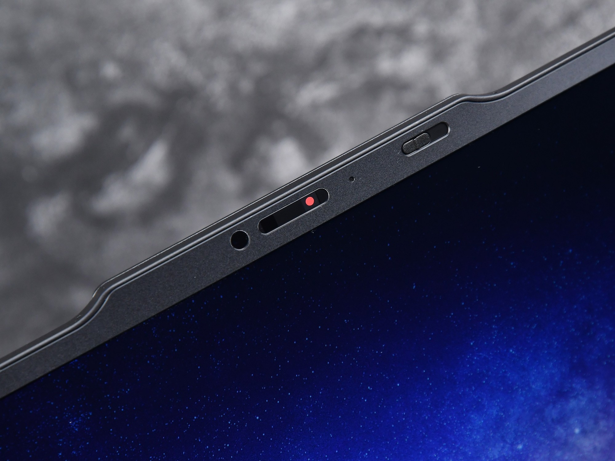 ThinkPad X1 Carbon Aura AI元启版评测：986克超便携酷睿Ultra AI PC