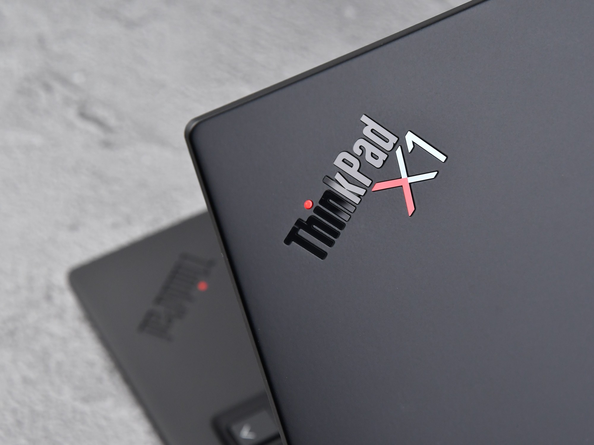 ThinkPad X1 Carbon Aura AI元启版评测：986克超便携酷睿Ultra AI PC