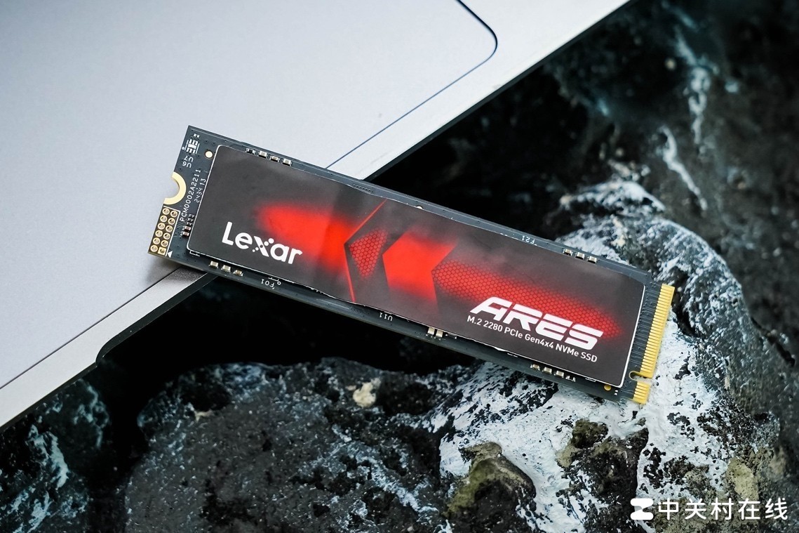 雷克沙ARES 8TB固态硬盘评测 战神“超超大杯”高能进化