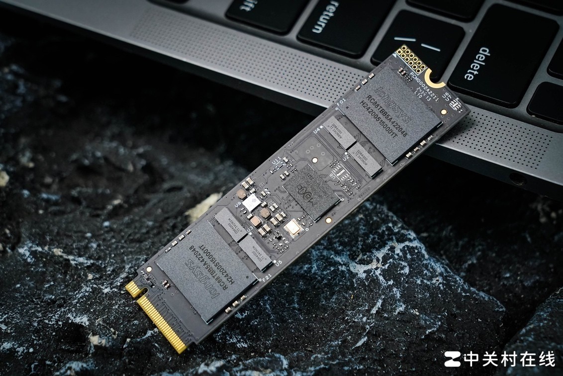 雷克沙ARES 8TB固态硬盘评测 战神“超超大杯”高能进化