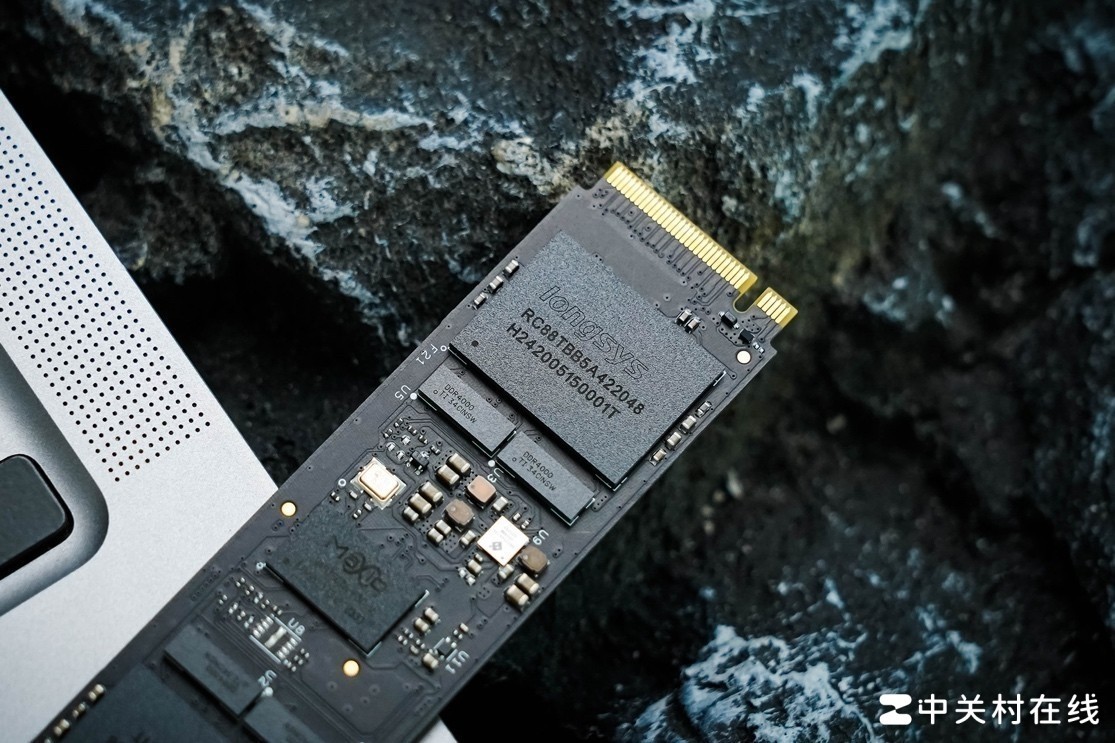 雷克沙ARES 8TB固态硬盘评测 战神“超超大杯”高能进化