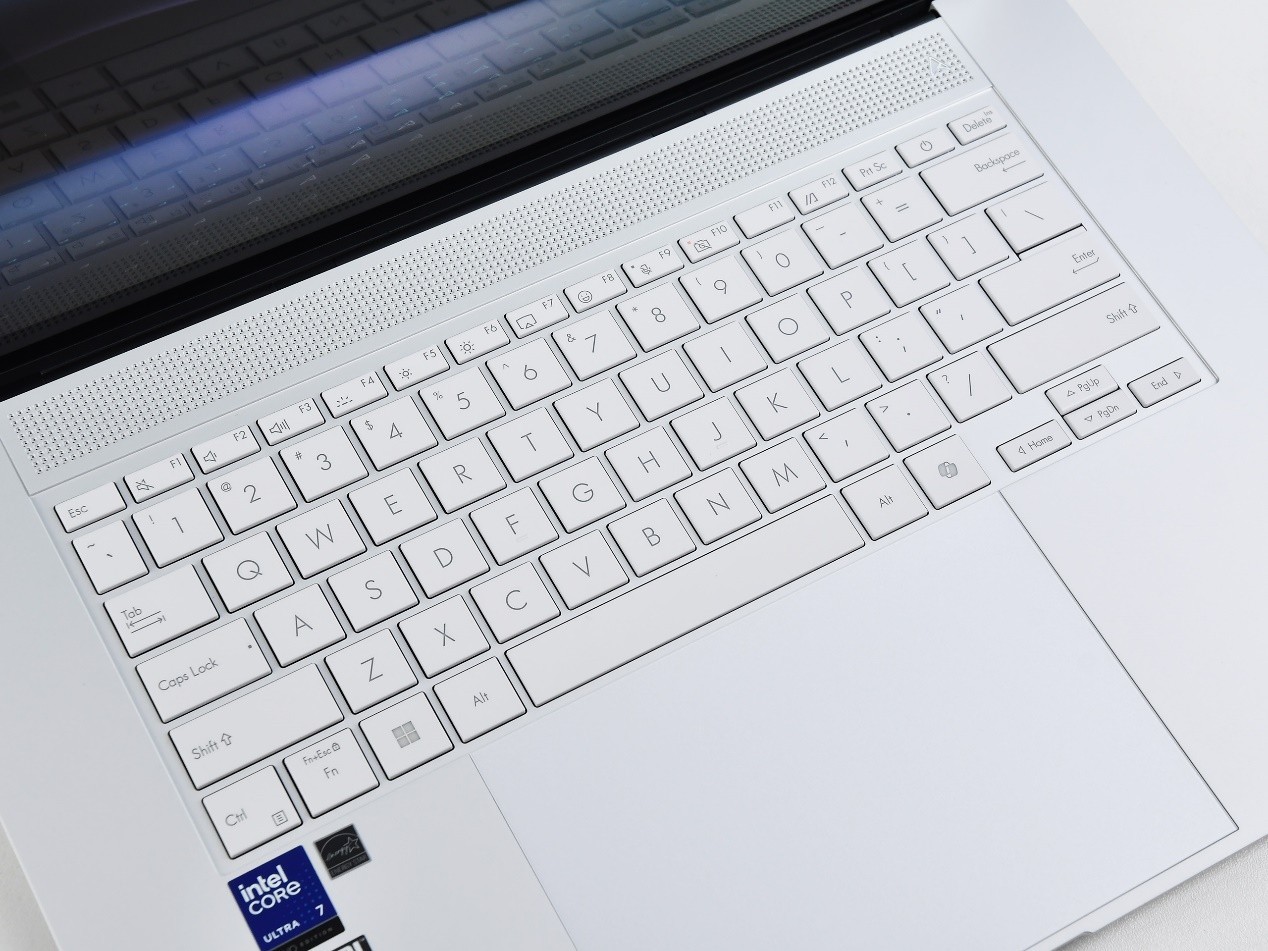 华硕灵耀16 Air笔记本评测：酷睿Ultra AI轻薄本的巅峰之作