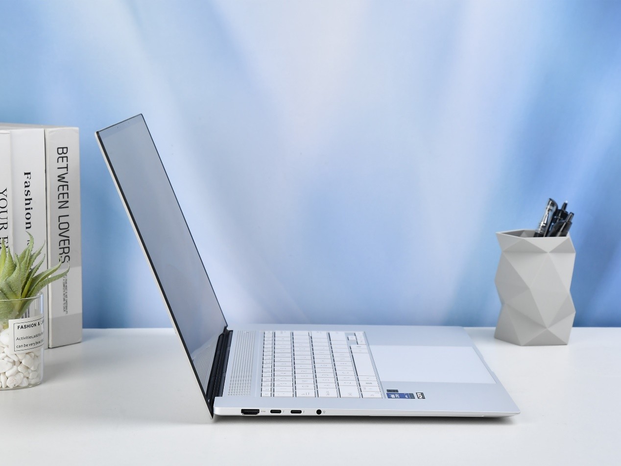 华硕灵耀16 Air笔记本评测：酷睿Ultra AI轻薄本的巅峰之作