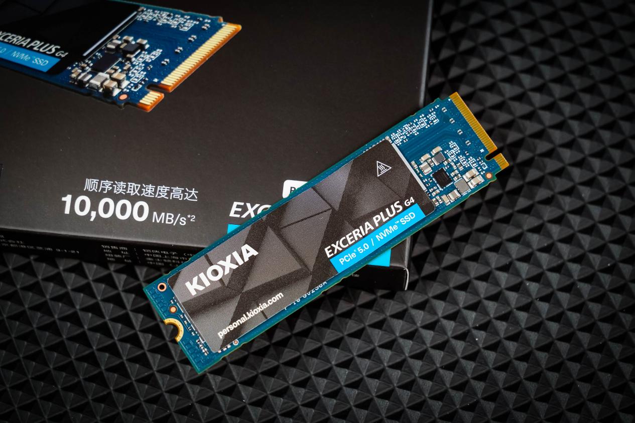 铠侠EXCERIA PLUS G4固态硬盘评测：另辟蹊径 打造高能效PCIe5.0硬盘新典范