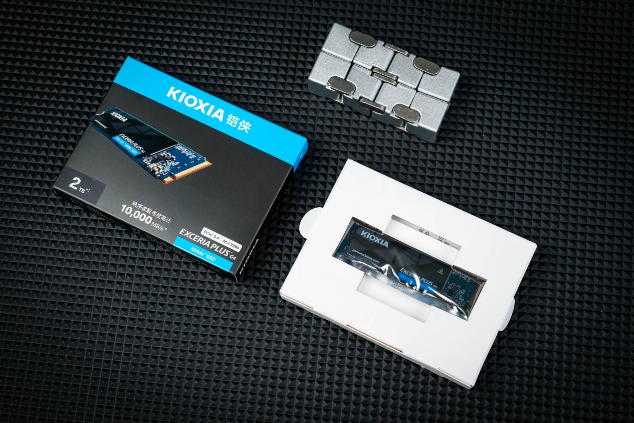 铠侠EXCERIA PLUS G4固态硬盘评测：另辟蹊径 打造高能效PCIe5.0硬盘新典范