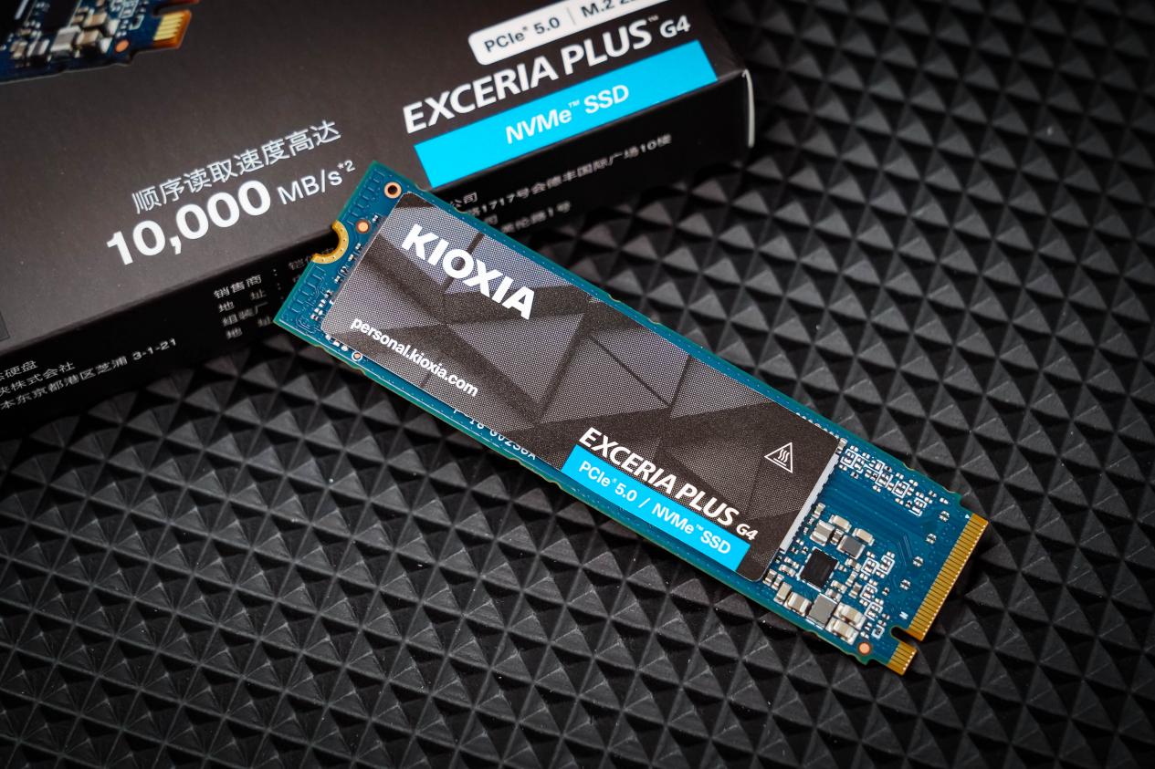 铠侠EXCERIA PLUS G4固态硬盘评测：另辟蹊径 打造高能效PCIe5.0硬盘新典范