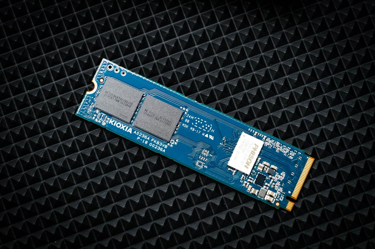 铠侠EXCERIA PLUS G4固态硬盘评测：另辟蹊径 打造高能效PCIe5.0硬盘新典范