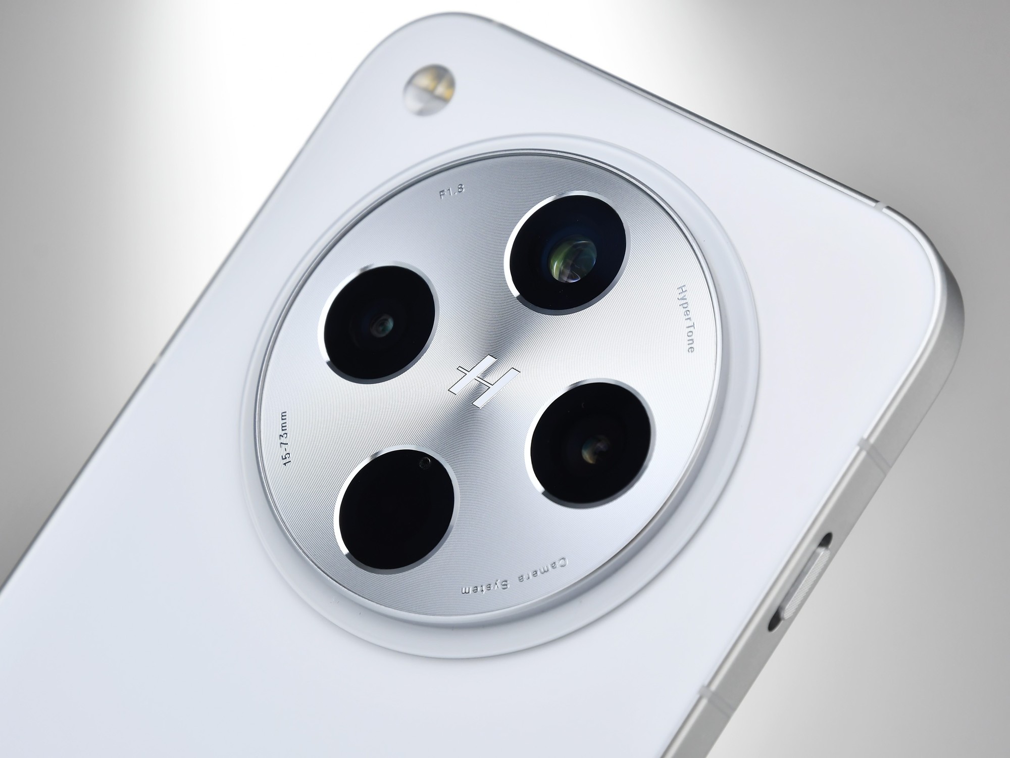 黑厂还有小屏旗舰？OPPO Find X8 mini曝光