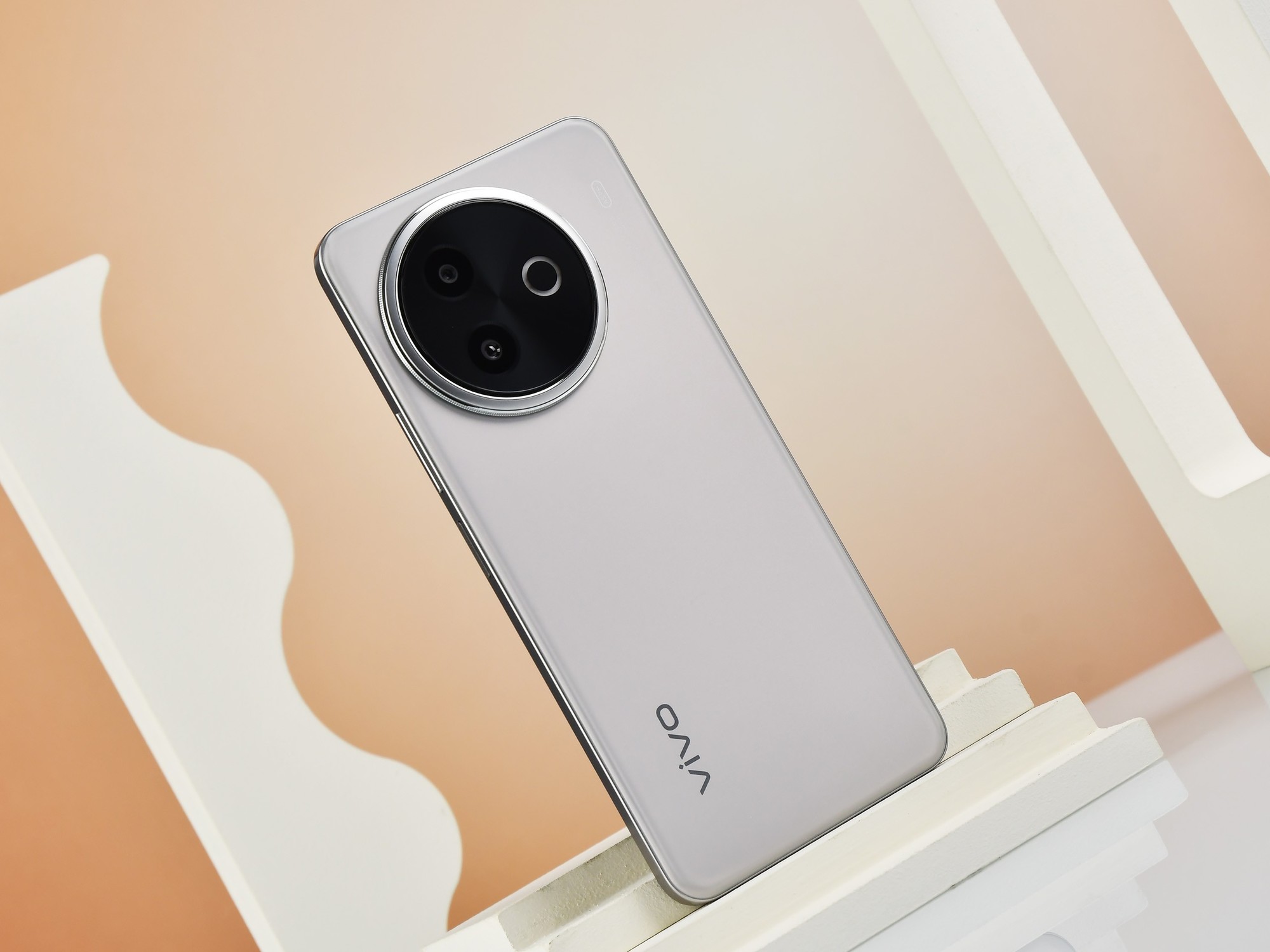 vivo Y300i全面评测：抗摔又抗打的千元小钢炮