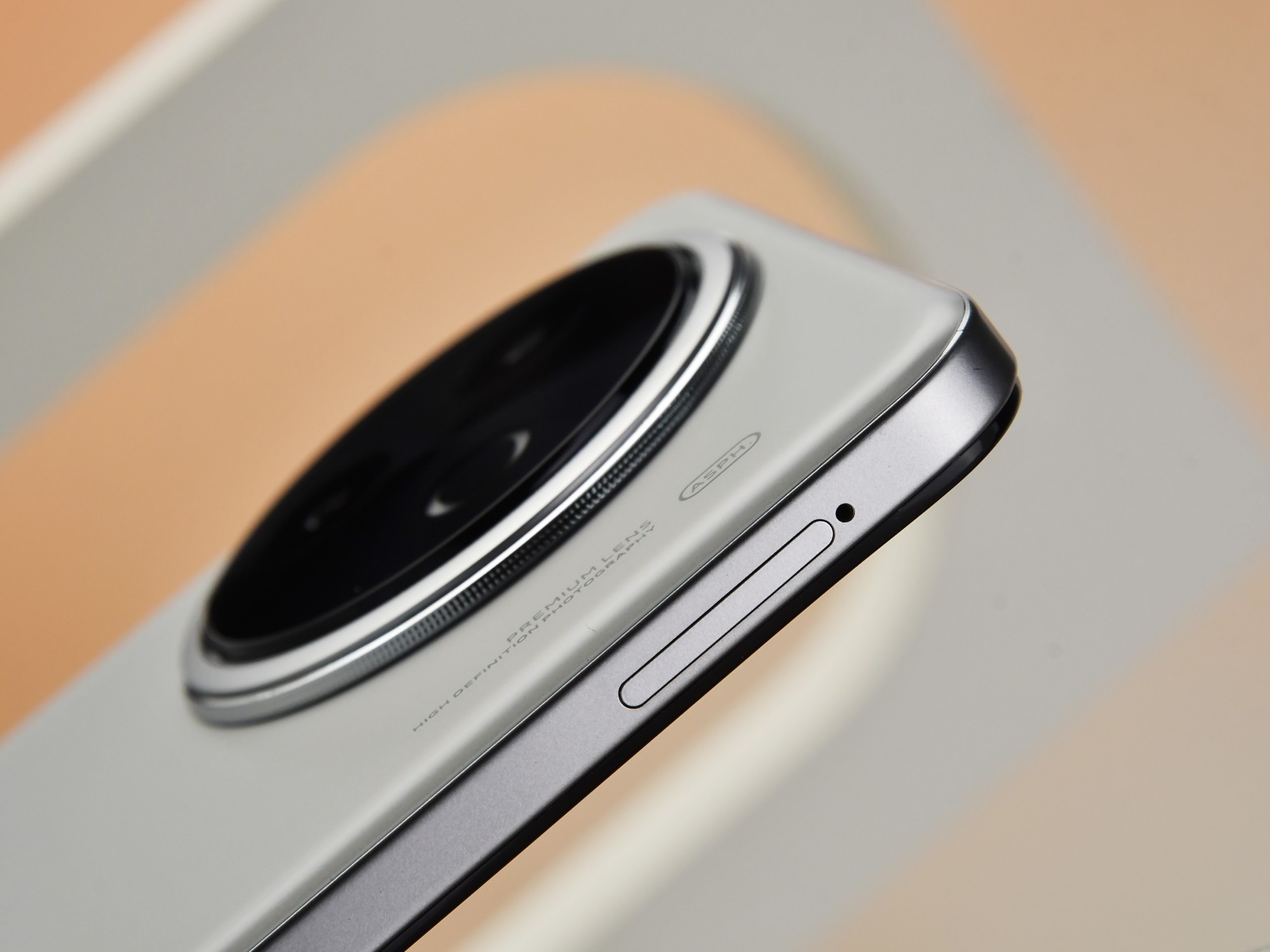 vivo Y300i全面评测：抗摔又抗打的千元小钢炮