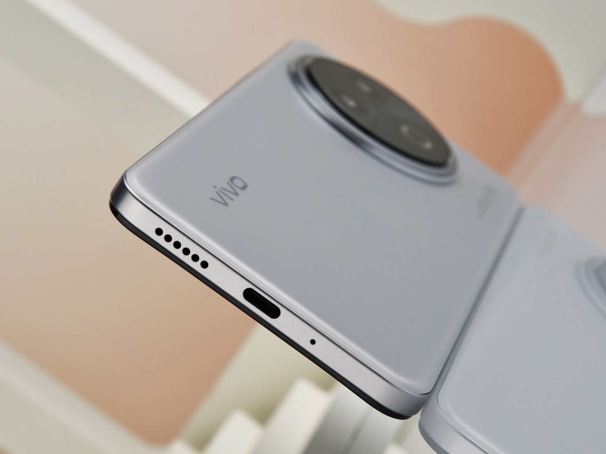 vivo Y300i全面评测：抗摔又抗打的千元小钢炮