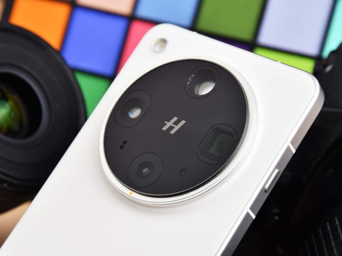 OPPO Find X8 Ultra全面评测 轻装上阵，更有分量__OPPO Find X8 Ultra全面评测 轻装上阵，更有分量