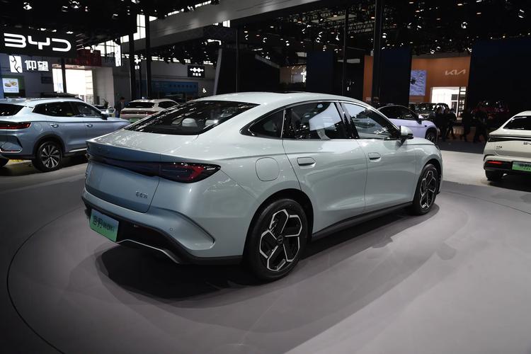 比亚迪海豹续航_比亚迪ek海豹_