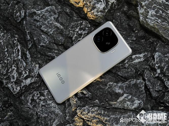 搭载自研电竞芯片Q2！ iQOO Z10 Turbo+震撼来袭！__搭载自研电竞芯片Q2！ iQOO Z10 Turbo+震撼来袭！