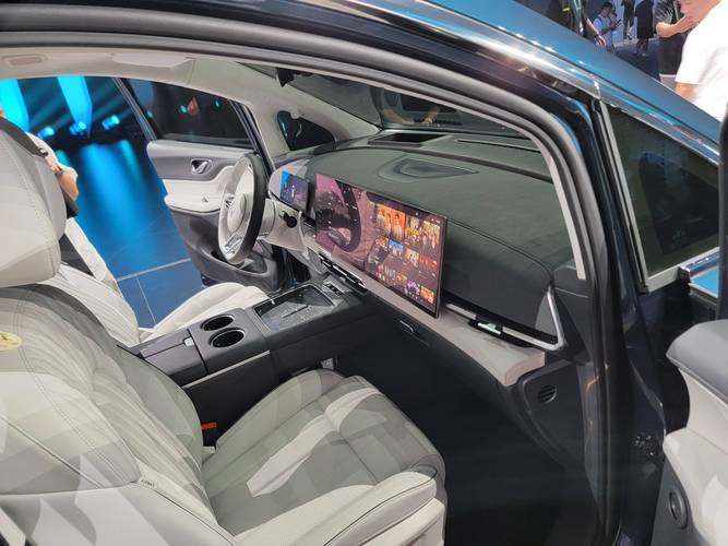 岚图追光L正式开启预订 搭载华为乾崑驾驶辅助和鸿蒙智能座舱_岚图追光L正式开启预订 搭载华为乾崑驾驶辅助和鸿蒙智能座舱_