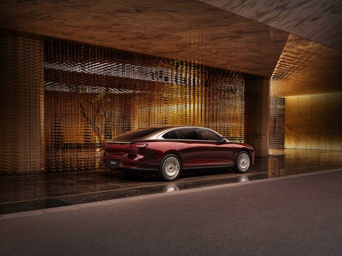 岚图追光L正式开启预订 搭载华为乾崑驾驶辅助和鸿蒙智能座舱__岚图追光L正式开启预订 搭载华为乾崑驾驶辅助和鸿蒙智能座舱