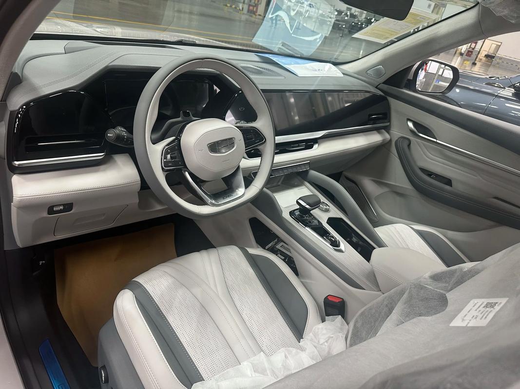 吉利豪越7座座椅布局_吉利豪越座位布局_