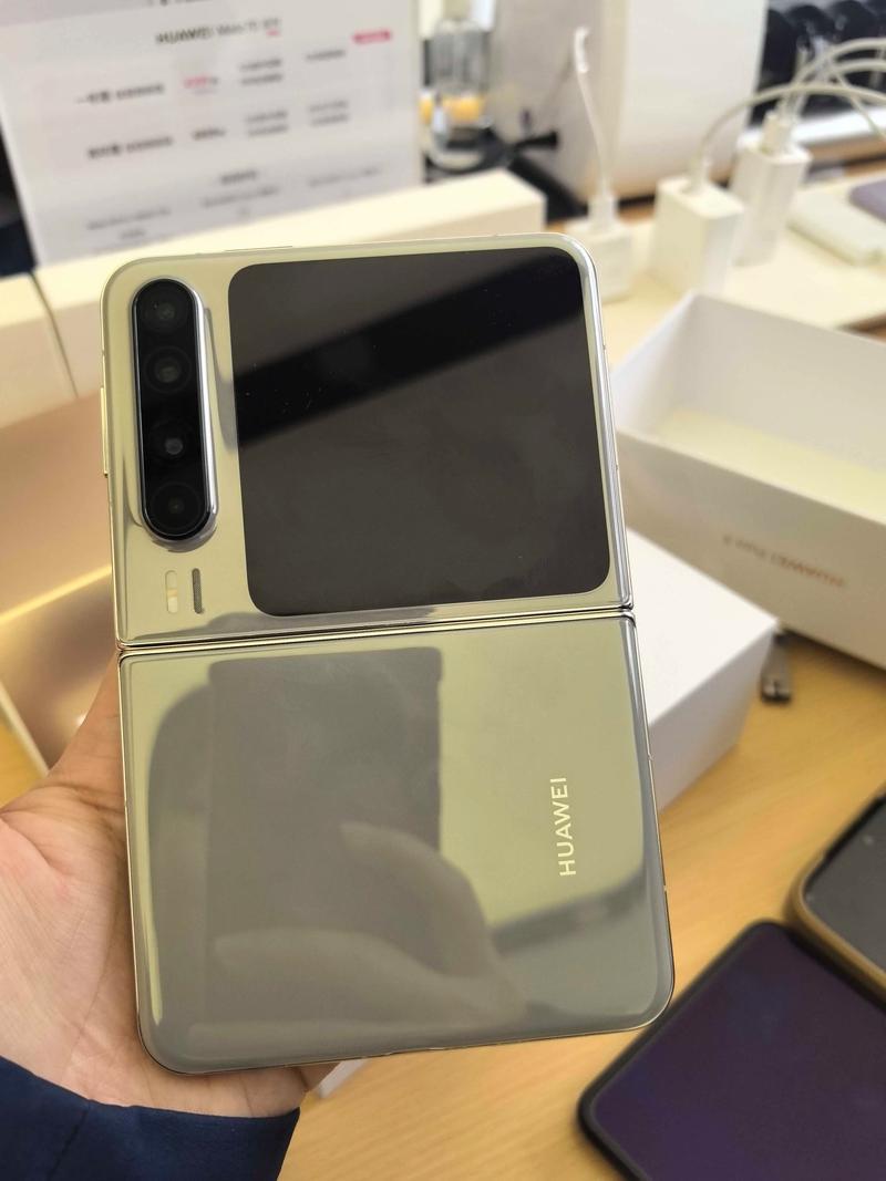 华为折叠屏展开多大_华为折叠宽屏手机_