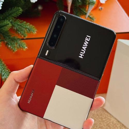 _华为折叠宽屏手机_华为折叠屏展开多大