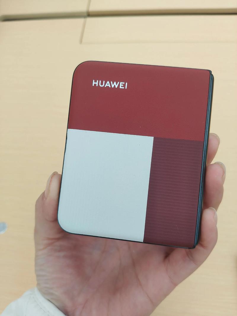 华为折叠宽屏手机__华为折叠屏展开多大