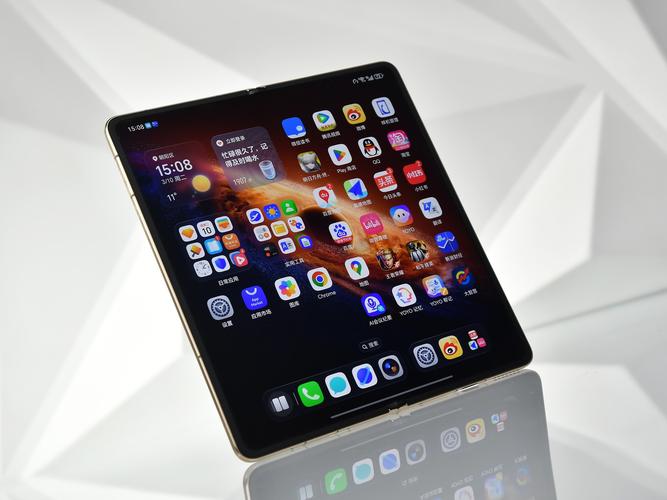 荣耀首款折叠屏手机_折叠手机荣耀_