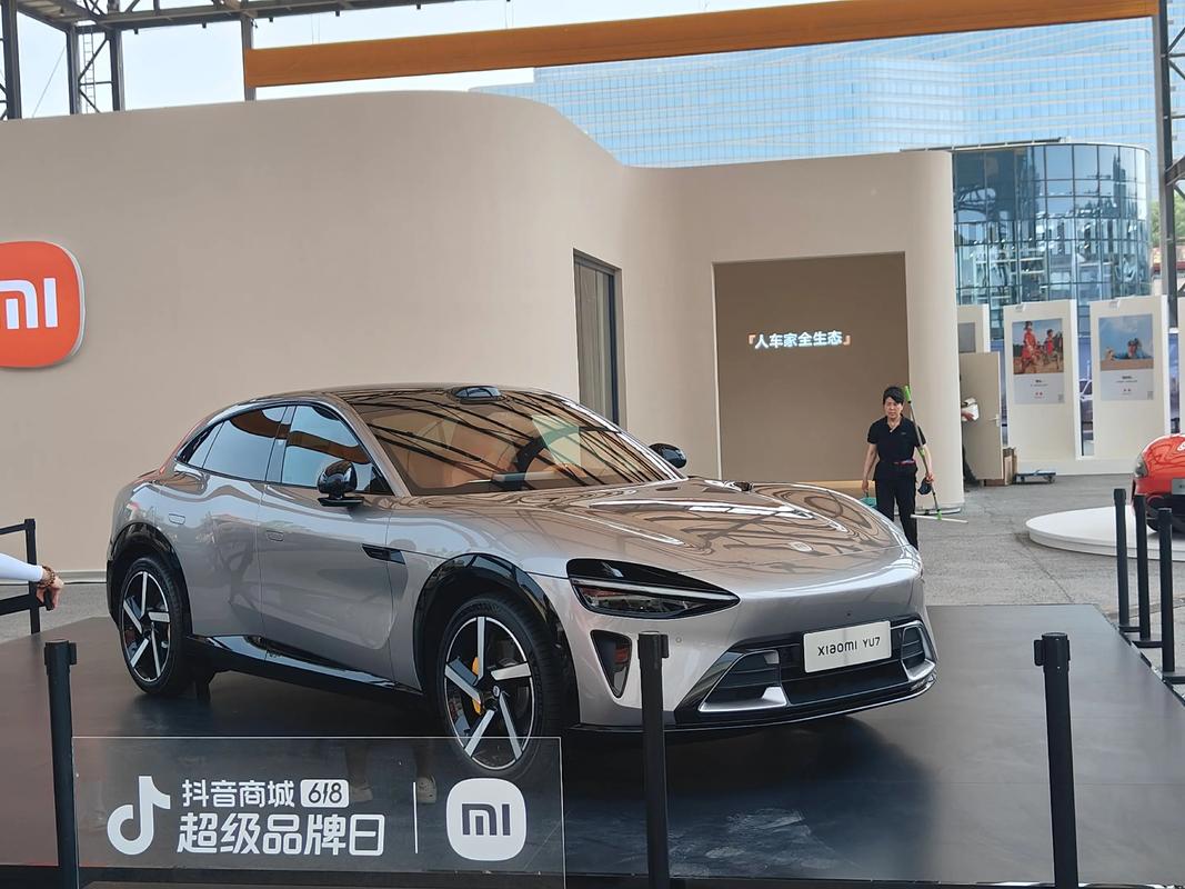 小米YU7续航实测：从北京到内蒙中间一次电不用充__小米YU7续航实测：从北京到内蒙中间一次电不用充