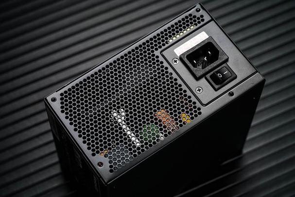 全新航嘉重火力AX850P三叉戟电源评测 氮化镓GaN加持更强更稳__全新航嘉重火力AX850P三叉戟电源评测 氮化镓GaN加持更强更稳